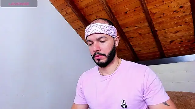 Snapshot of Tom_Bailey chatting on 09/22/25, 12:07 Tom Bailey online show from 09/22/25, 12:07