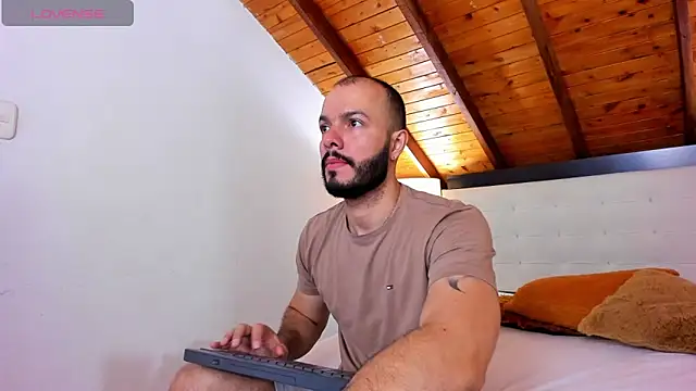 Snapshot of Tom_Bailey chatting on 09/26/25, 12:42 Tom Bailey online show from 09/26/25, 12:42