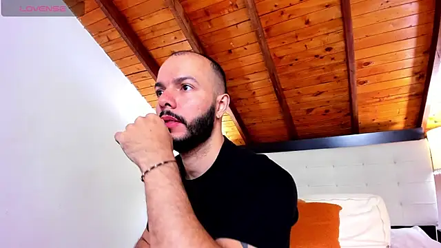 Snapshot of Tom_Bailey chatting on 10/05/25, 12:14 Tom Bailey online show from 10/05/25, 12:14