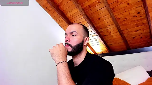 Snapshot of Tom_Bailey chatting on 10/12/25, 03:33 Tom Bailey online show from 10/12/25, 03:33