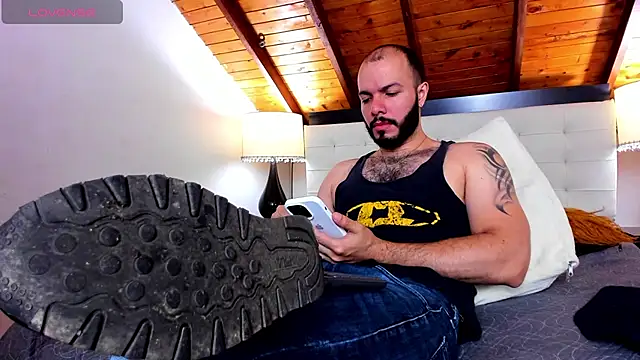 Snapshot of Tom_Bailey chatting on 11/02/25, 01:24 Tom Bailey online show from 11/02/25, 01:24