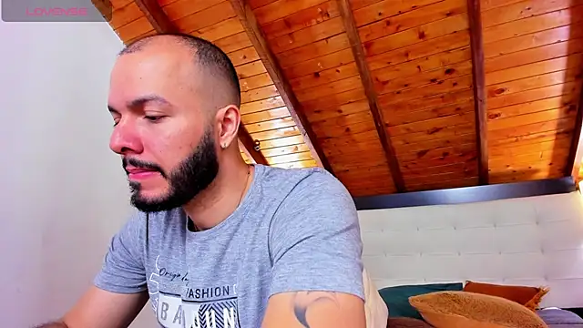 Snapshot of Tom_Bailey chatting on 11/06/25, 01:01 Tom Bailey online show from 11/06/25, 01:01