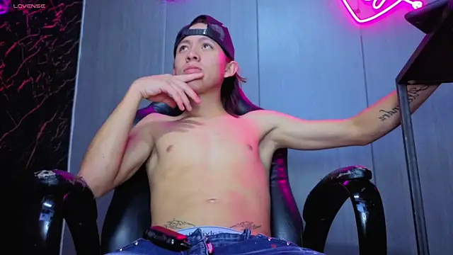 kevinbigcokc18 online show from 11/19/25, 05:29