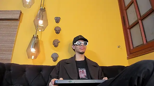 Snapshot of TomyMosterCock chatting on 12/04/24, 12:41 TomyMosterCock online show from 12/04/24, 12:41