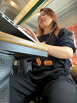 Emily 9xx online show from 11/21/25, 03:49