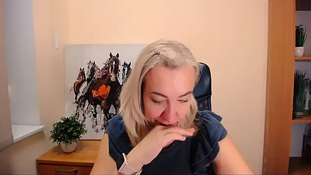 Snapshot of Amor_fati_ chatting on 09/13/25, 01:44 Amor fati online show from 09/13/25, 01:44