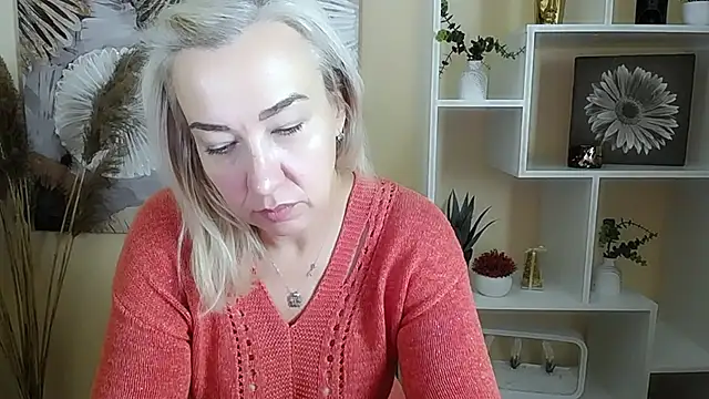 Snapshot of Amor_fati_ chatting on 10/04/25, 12:25 Amor fati online show from 10/04/25, 12:25