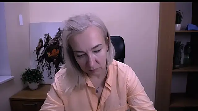 Snapshot of Amor_fati_ chatting on 10/08/25, 01:31 Amor fati online show from 10/08/25, 01:31
