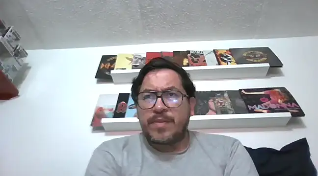 Snapshot of OsoMaduro12 chatting on 01/05/25, 11:55 OsoMaduro12 online show from 01/05/25, 11:55