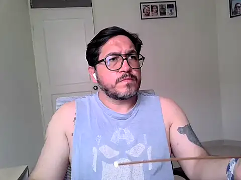 Snapshot of OsoMaduro12 chatting on 12/01/25, 08:36 OsoMaduro12 online show from 12/01/25, 08:36