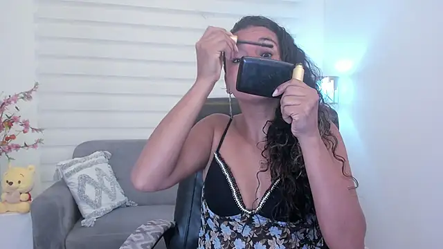 leslyflorez online show from 12/14/24, 12:01