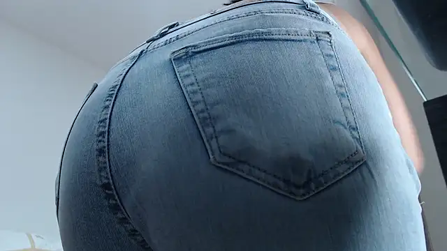 Amelia Debora Antonella online show from 11/11/25, 01:11