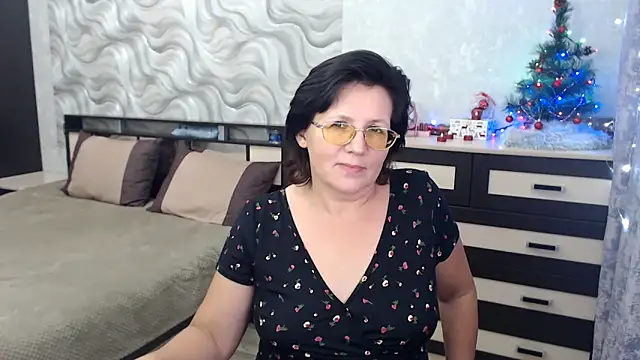 Snapshot of VitaCharm chatting on 01/13/25, 03:26 VitaCharm online show from 01/13/25, 03:26