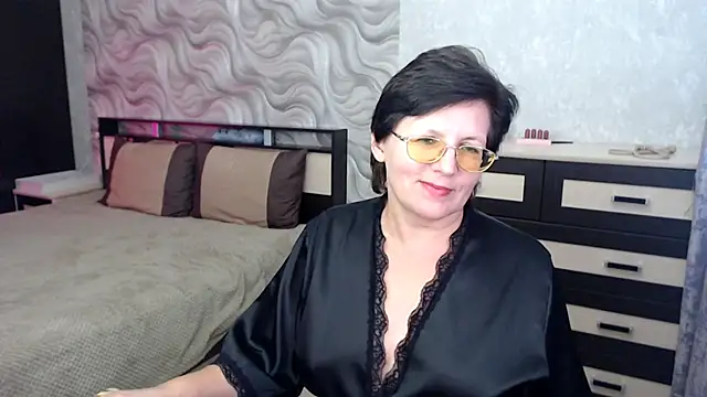 Snapshot of VitaCharm chatting on 02/24/25, 10:25 VitaCharm online show from 02/24/25, 10:25