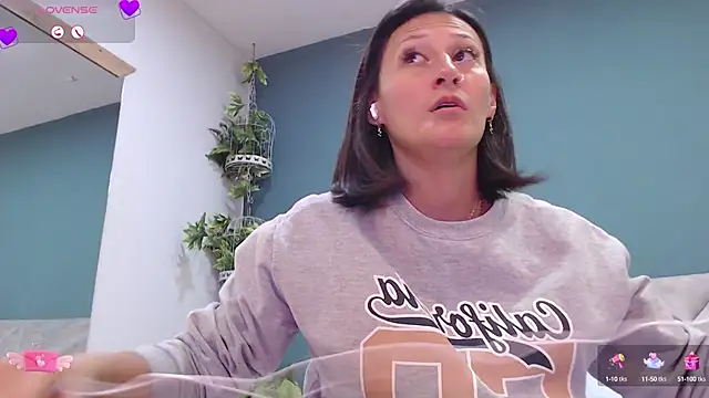 Snapshot of SharisWillian chatting on 02/05/25, 03:23 SharisWillian online show from 02/05/25, 03:23