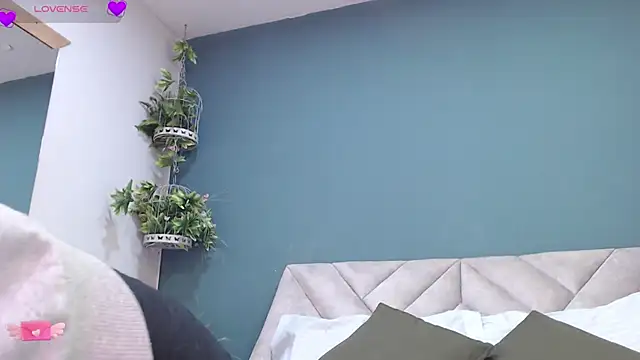 Snapshot of SharisWillian chatting on 02/14/25, 02:18 SharisWillian online show from 02/14/25, 02:18