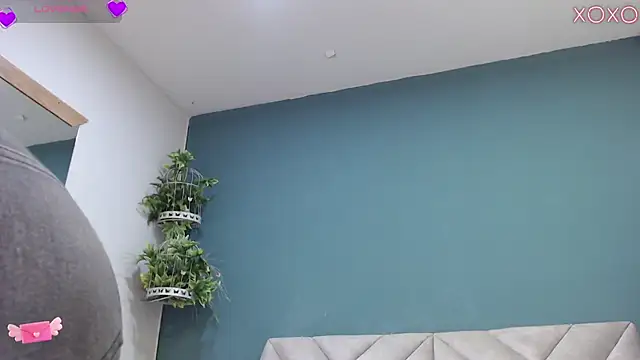Snapshot of SharisWillian chatting on 09/18/25, 04:03 SharisWillian online show from 09/18/25, 04:03