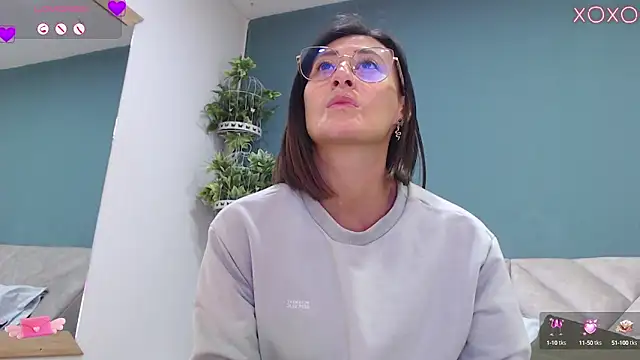 Snapshot of SharisWillian chatting on 10/04/25, 04:10 SharisWillian online show from 10/04/25, 04:10