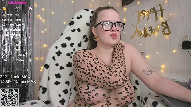 Snapshot of HANNA_MONTANAS chatting on 02/20/25, 10:26 HANNA MONTANAS online show from 02/20/25, 10:26
