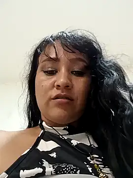 Snapshot of alondraabrown chatting on 12/15/24, 01:00 alondraabrown online show from 12/15/24, 01:00