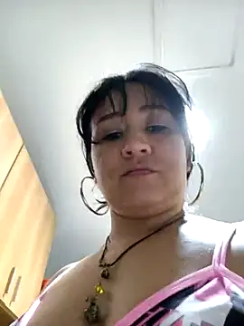 Snapshot of alondraabrown chatting on 01/02/25, 12:23 alondraabrown online show from 01/02/25, 12:23