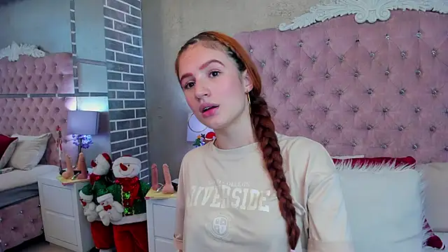 Snapshot of AdelaineBest chatting on 12/18/24, 03:47 AdelaineBest online show from 12/18/24, 03:47