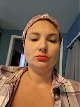 MilfyMrsRobinson online show from 10/15/25, 03:12