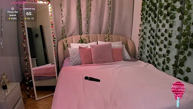 Love is Lola online show from 10/21/25, 12:11