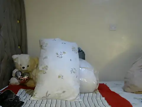 ebony Catalia online show from 10/23/25, 10:41