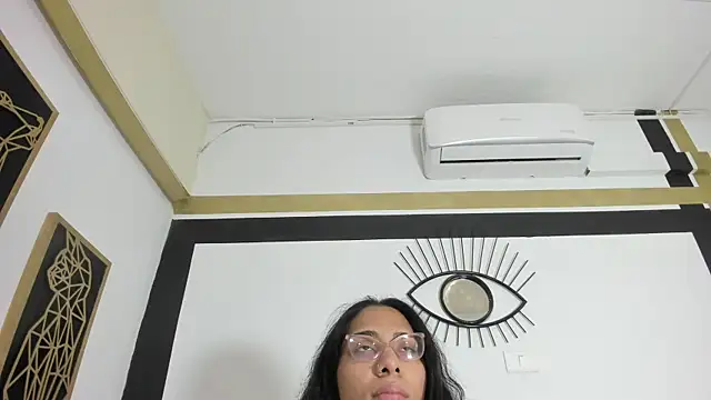 Snapshot of EmilyGomezLS chatting on 10/13/25, 11:32 EmilyGomezLS online show from 10/13/25, 11:32