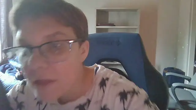 Snapshot of KaliSnow199623 chatting on 09/10/25, 10:10 KaliSnow199623 online show from 09/10/25, 10:10
