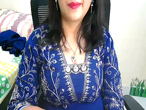 Snapshot of Inviting_Aanya chatting on 10/25/25, 02:41 Inviting Aanya online show from 10/25/25, 02:41