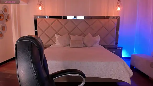 HannaConnor  online show from 11/01/25, 08:22