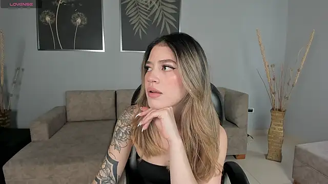 ViolettHansson online show from 10/21/25, 06:08