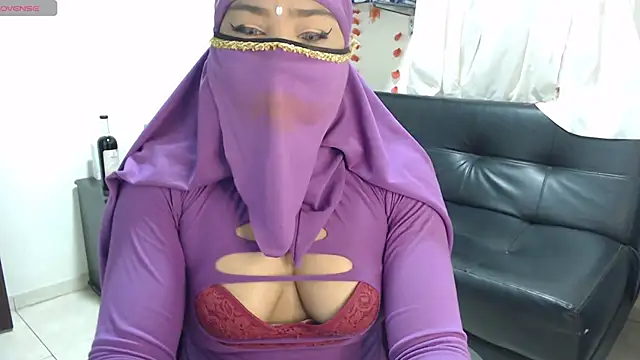 Snapshot of Aaliyah_brown chatting on 12/24/24, 08:33 Aaliyah brown online show from 12/24/24, 08:33