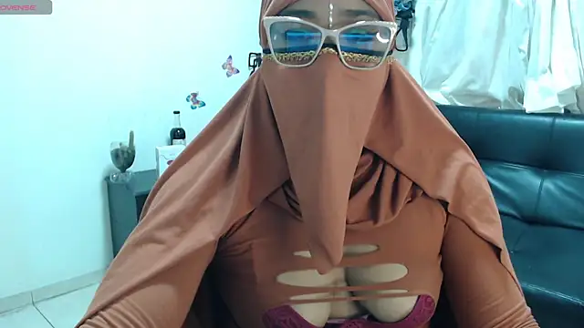 Snapshot of Aaliyah_brown chatting on 01/12/25, 08:36 Aaliyah brown online show from 01/12/25, 08:36