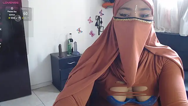 Snapshot of Aaliyah_brown chatting on 01/26/25, 01:58 Aaliyah brown online show from 01/26/25, 01:58