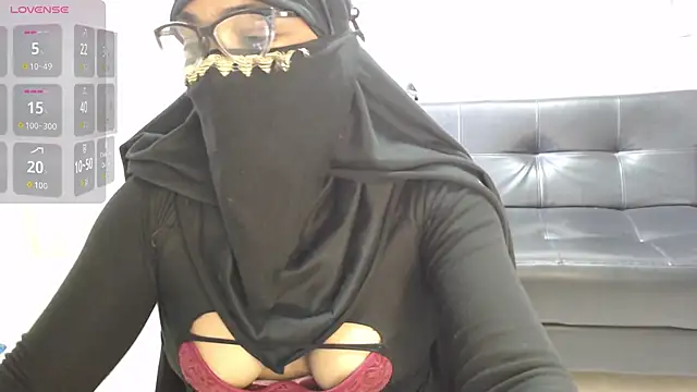 Snapshot of Aaliyah_brown chatting on 09/18/25, 03:03 Aaliyah brown online show from 09/18/25, 03:03