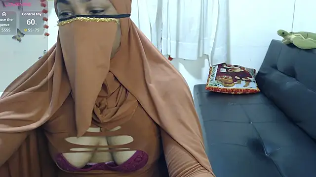 Snapshot of Aaliyah_brown chatting on 09/23/25, 02:58 Aaliyah brown online show from 09/23/25, 02:58