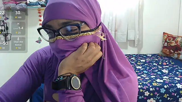 Snapshot of Aaliyah_brown chatting on 10/24/25, 02:35 Aaliyah brown online show from 10/24/25, 02:35