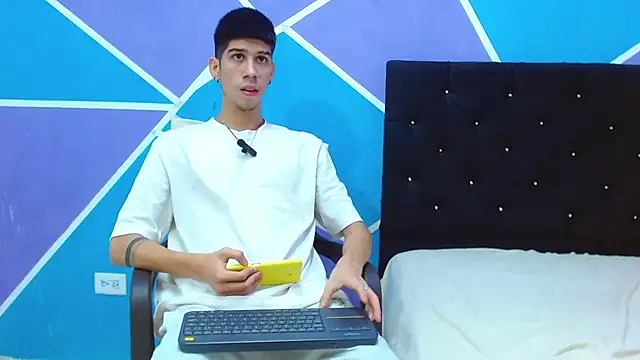 Snapshot of jhony-sex chatting on 01/10/25, 06:31 jhony-sex online show from 01/10/25, 06:31