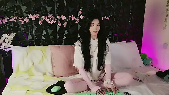 Snapshot of Finibondi chatting on 09/23/25, 06:16 Finibondi online show from 09/23/25, 06:16