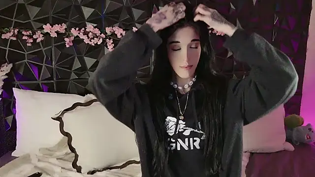 Snapshot of Finibondi chatting on 10/01/25, 05:35 Finibondi online show from 10/01/25, 05:35