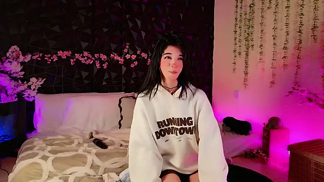 Snapshot of Finibondi chatting on 10/17/25, 06:38 Finibondi online show from 10/17/25, 06:38