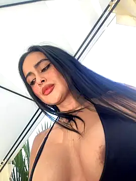 Snapshot of Alexandra_duque chatting on 10/17/25, 08:55 Alexandra duque online show from 10/17/25, 08:55