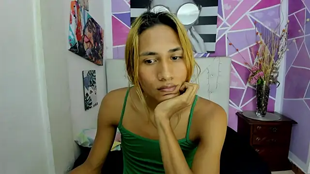 Snapshot of Brisahott chatting on 01/15/25, 01:31 Brisahott online show from 01/15/25, 01:31
