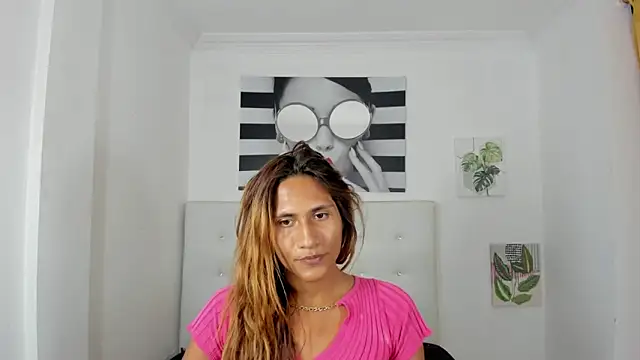 Snapshot of Brisahott chatting on 09/16/25, 01:50 Brisahott online show from 09/16/25, 01:50