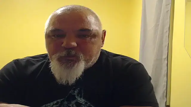 Newfiesausage1972 online show from 11/01/25, 01:51