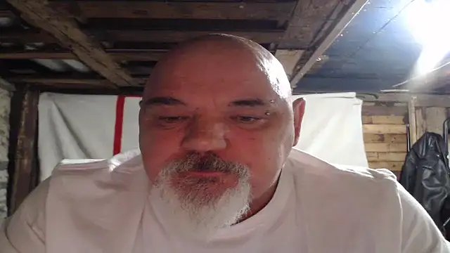 Newfiesausage1972 online show from 11/18/25, 11:15