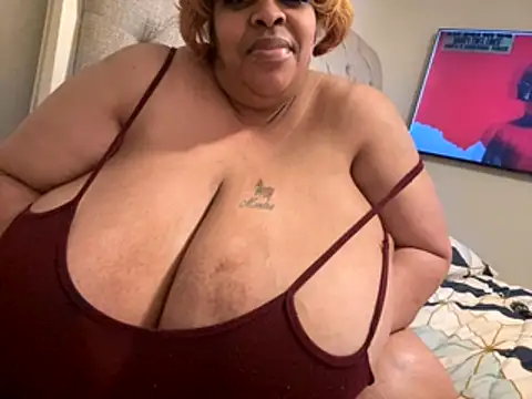 Missredboneo12 online show from 11/15/25, 05:27